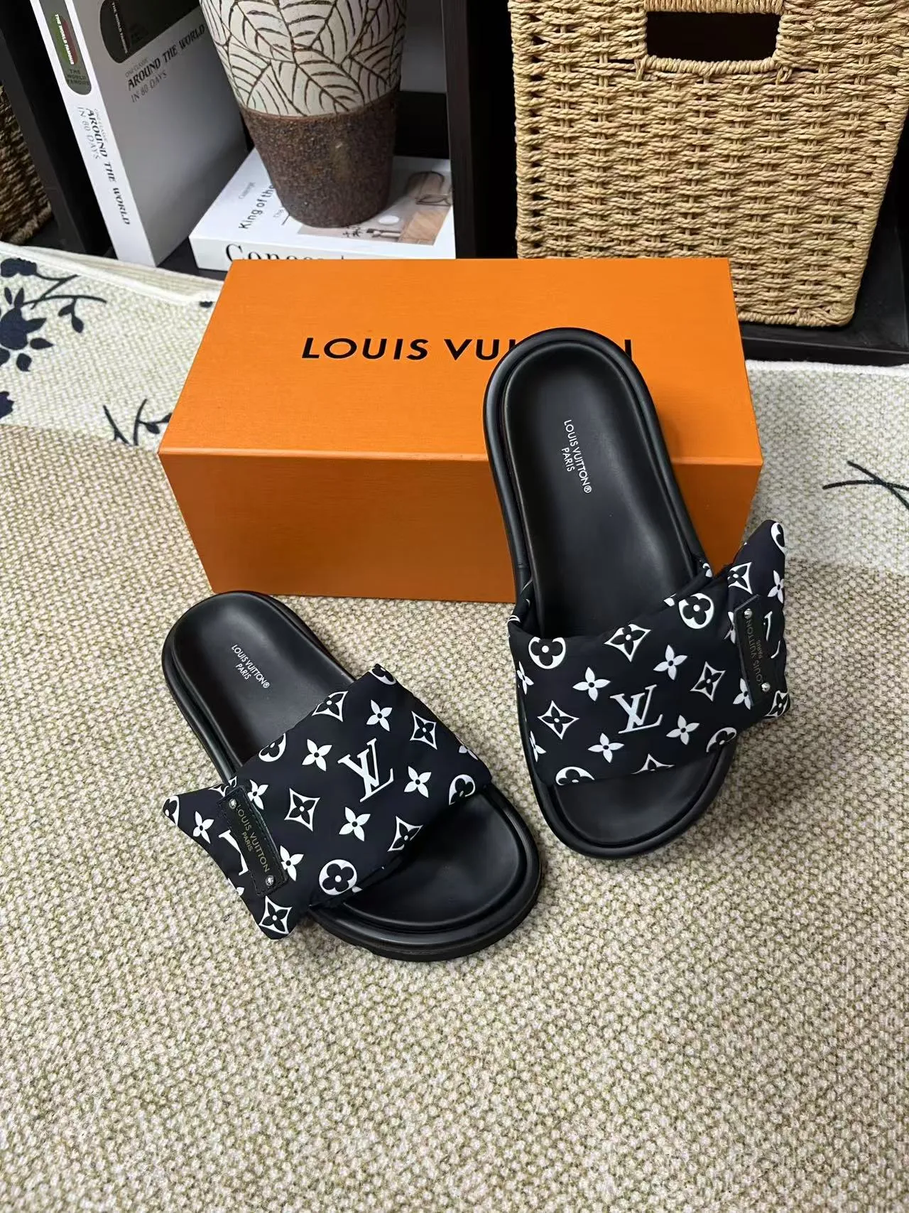 P340 yuan LV Louis Vuitton Full of high-end feel! A popular model among bloggers at home and abroad, it’s retro and fashionable, and looks stunning on your feet! Mainly recommended model on the official website★ ━━━━━ ЅᏇєєt ━━━━━ ▪️Upper: original calfskin ➕5D printing process ▪️Inner: imported mixed sheepskin ▪️Outsole: original molded foam outsole ▪️Size: Female 35-40 Men's 39-44 (women's 41 men's 45)